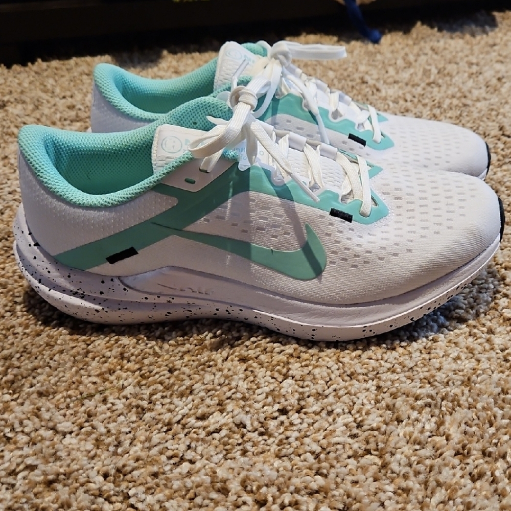 Nike White and Green Athletic Shoes with Modern Silhouette